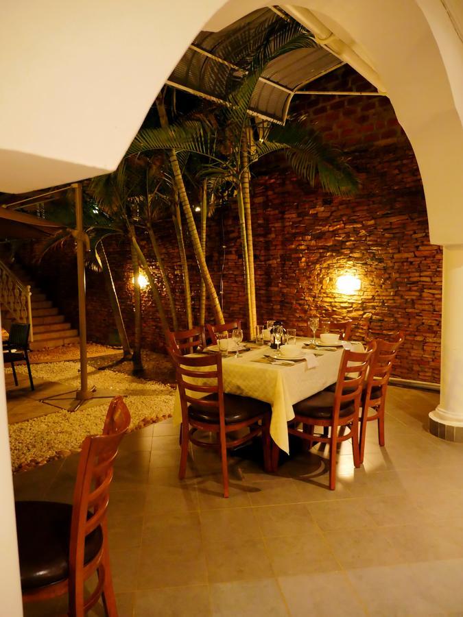Hotel Ivory Castle Limited Kampala Zewnętrze zdjęcie