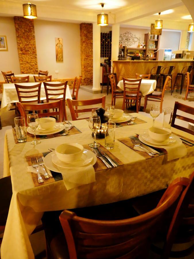 Hotel Ivory Castle Limited Kampala Zewnętrze zdjęcie