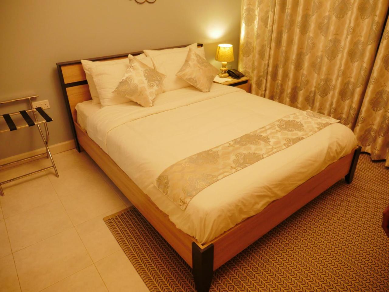 Hotel Ivory Castle Limited Kampala Zewnętrze zdjęcie